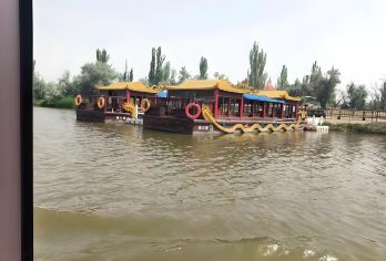 银川沙湖+黄沙古渡+宁夏博物馆+览山公园包车一日游英文服务【游沙水奇观，渡黄沙古津，览塞上文博，醉览山暮色。】