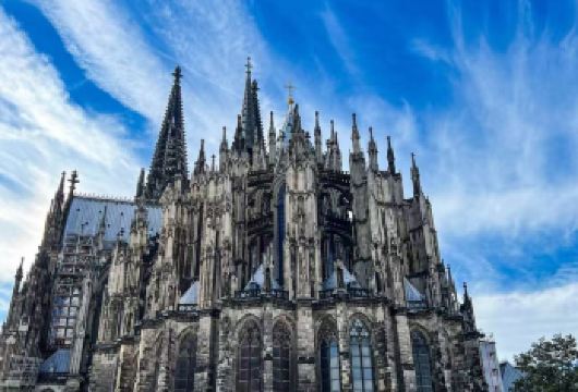 德国法兰克福往返科隆一日游【10H包车+中文免费定制】【尊享一对一高端行程定制，豪华包车专属礼遇，专业旅行顾问24小时恭候垂询。】