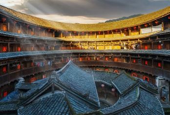 【国庆限时不涨价】福建土楼王景区+承启楼+田螺坑土楼群一日游【纯玩0购物，靠谱当地向导司机师傅带您发现南靖土楼未知的美；】