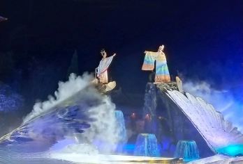 西安长恨歌演出+返程车送钟楼丨可选中区丨赠送兵马俑人工讲解【《长恨歌》以“两情相悦”、“恃宠而娇”、“生离死别”、“仙境重逢”等四个层次十一幕情景，】