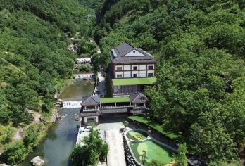 双温泉+双人滑雪 住4星十门峡度假酒店+玩大明山滑雪门票【住十门峡酒店 大明山景区门票】