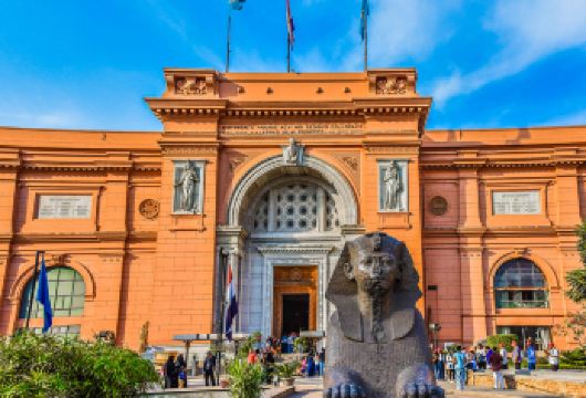 埃及博物馆、盖尔安德森博物馆和伊本·图伦清真寺【开启一段迷人的旅程，由经验丰富的导游陪同游览埃及博物馆，并有专人代表全程服务， 然后参观盖尔安德森博物馆，这是一家位于开罗的艺术博物馆，毗邻萨伊达·泽纳布地区的艾哈迈德·伊本·图伦清真寺。 我们最终前往了艾哈迈德·伊本·图伦清真寺。】