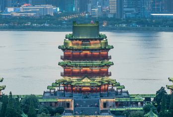 南昌八一纪念馆+江西省博物馆+海昏侯+滕王阁【包车游】【[滕王阁]因初唐诗人王勃所作《滕王阁序》而闻名于世】