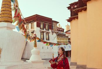 【山南文化探秘】拉萨-桑耶寺-雍布拉康一日游 | 藏地第一寺【[双遗产地标]探访藏传首寺桑耶寺与首座宫殿雍布拉康，一日尽览藏地人文源头，感受历史厚重。】