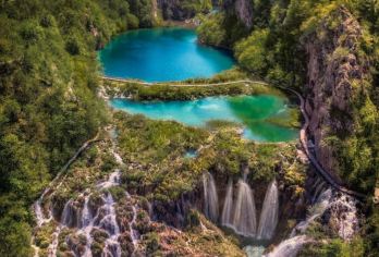 克罗地亚萨格勒布普利特维采湖群国家公园+拉斯托克村一日游【穿越“欧洲九寨沟”，在层层叠叠的湖泊与瀑布间感受大自然的鬼斧神工。】