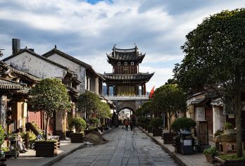 大理到沙溪石宝山剑川古城包车一日游【专车直达，舒适省心，沿途欣赏洱海与山川田园风光。】