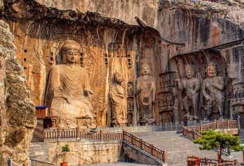 洛阳一日精品小团·白马寺+博物馆+龙门石窟+VIP专车接送【[大咖精讲]专业文化导游带队，深度解读佛教艺术与历史，沉浸式互动问答文化体验，让历史