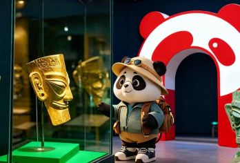 【8人精讲小团含门票】熊猫基地向导带玩+三星堆专业精讲3小时【蓉城蜀韵• 包含三星堆3小时金牌导游深度解读三星堆，司导带队熊猫基地带路陪同游玩，快人一步看熊猫干饭】