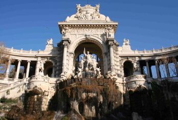 法国马赛伊夫岛+欧洲地中海博物馆+守护圣母圣殿+隆尚宫一日游【中文司机，行程可调，酒店上门接送】