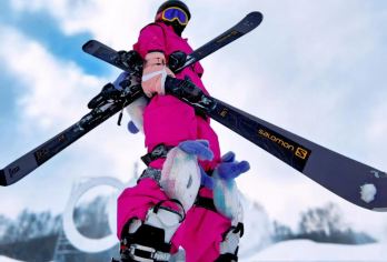 亚布力魔毯区域滑雪+网红滑雪服+头盔+雪镜+雪板+雪鞋+雪杖【为您提供三个滑雪场地】