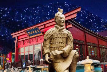 6-12人团秦始皇兵马俑+华清宫|长恨歌免排队尊享休息厅【[行程安排轻松]西安三环内上门接，免集合等候。出发时间晚，行程舒缓不劳累，特别适合亲子老人家庭出游。】