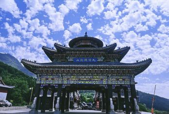 【千年古刹·九鼎之巅】本溪铁刹山一日游【[品质保证]专业导游随车服务。往返高速！】