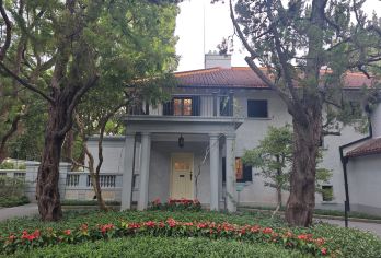 上海宋庆龄故居纪念馆+武康大楼+武康路 人工讲解2小时含耳麦【沉浸式文化体验，专业解读展品内涵和文物价值；1.2公里汇聚51处历史建筑；文艺与市井融合。】