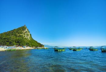 昆明+澄江抚仙湖+禄充+月亮湾包车一日游【专车接送私享定制】【当地实力车队5-17座多款车型优选、全程独立用车无缝接送，本土车源一手操作、旅程无后顾之忧；】