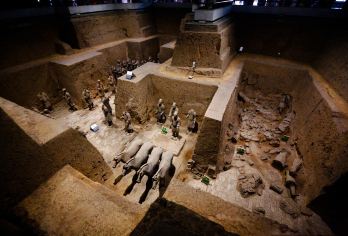 【尊享8人小团】兵马俑+丽山园+驼铃传奇/千古情一日游含讲解【[专属小团服务] 严选小团规模，打造精致出游体验；配备在线管家随时响应需求，西安市三环以内上门接送。】