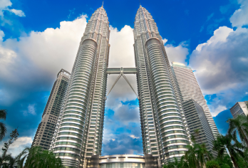 吉隆坡一日游，游览25个景点【吉隆坡日游，涵盖吉隆坡*热门的文化和历史景点 一次旅行即可游览寺庙、市场、地标和城市标志性建筑 尽情享受拍照留念、欣赏沿途美景和体验当地风情。】