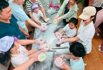 台北出发:宜兰蔥农场＋动物农场＋清水地热+梅花湖-包车10H【近距离互动可爱动物、亲手体验拔葱与蔥饼DIY， 到清水地热煮温泉蛋放松身心，】