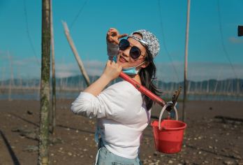 【杨家溪-牛屿滩涂赶海 2人成团/体验滩涂赶海乐趣】【[友情提示]订单出游人数少于2人，需现询商家确认。】