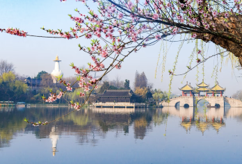 晚清第一名园何园+湖上园林瘦西湖+千年古刹大明寺一日游【游晚清第一名园——何园，品世界美食之都——淮扬菜，观千年古刹——大明寺，赏湖上园林——瘦西湖】