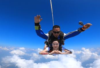 徐州国际高空跳伞基地一日游【3000米高度+空中酷炫拍摄】【[刺激体验]高空自由落体，俯瞰震撼美景；】