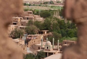 吐峪沟麻扎村+火焰山+鄯善库木塔格沙漠动车往返一日游【精选网红打卡景点，火焰山、麻扎村、库木塔格沙漠、赠送火焰山后山、大峡谷打卡】