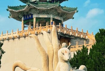 蒲松龄故居+聊斋城+领尚琉璃文创园一日游【想感受奇幻的志怪世界吗？蒲松龄故居和聊斋城不可错过，在这里能探寻《聊斋志异》的诞生轨迹，踏入狐仙鬼】