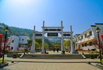 婺源思溪延村景区-婺女洲-江湾8h包车深度一日游-行程可定制【酒店接送 24小时在线服务 后台客服 行程无忧 多年专线 品质放心】