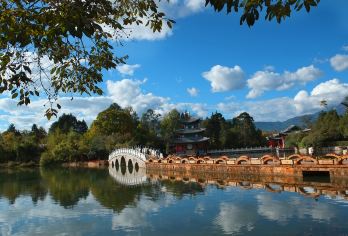 丽江古城+大水车+黑龙潭+束河古镇+荒野之国一日游可英文服务【可提供英文及小语种导游服务-往返接送-可选导游-可代订门票】