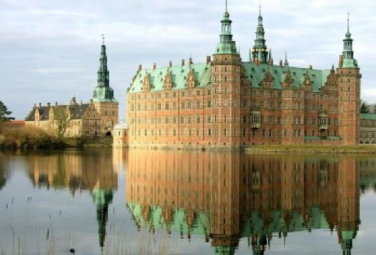 丹麦哥本哈根哈姆雷特城堡&皇家盛宴【私家包车+咨询优惠】【尊享一对一高端行程定制，豪华包车专属礼遇，专业旅行顾问24小时恭候垂询。】