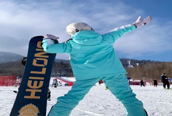 亚布力滑雪场纯玩一日游【缆车滑道/雪地摩托/马拉爬犁】【全新升级，新玩儿法，马拉爬犁穿越林海雪原，土匪窝威虎寨，缆车滑道/自驾雪地摩托任选，】