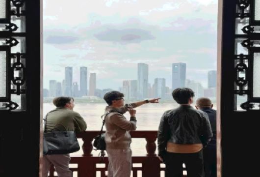 “大咖说”江西省南昌滕王阁一日游趣味精讲15人团【[大咖讲解]汇集江西文史讲师，匠心分享滕王阁历史，让千万人爱上博物馆。】