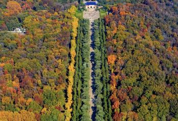 南京：王安石故居+明孝陵+明孝陵博物馆+紫金山  导游包车G【全程中文/英文/俄语/小语种服务，沟通无障碍，景点可调,多种车型可选】
