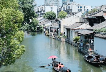 鲁迅故里+沈园+八字桥篷船体验+书圣故里+蔡元培故居一日活动【绍兴古城citywalk，从百草园到三味书屋，寻找课本里的童年记忆，沈园-邂逅陆游与唐琬的凄美爱情】