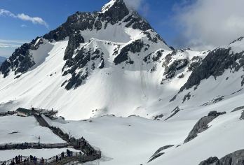 玉龙雪山+冰川公园一日游+8人小团+赠三宝|免费日照金山【[随心选择]我们有抢票，保票套餐， 打玉龙雪山卡冰川公园，免费升级日照金山】