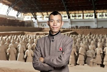 秦始皇帝陵博物院兵马俑+丽山园一日游【可选驼铃传奇/冰蛋团】【[趣味讲解]可选冰蛋团/讲师团，为您深度讲解兵马俑景区，随车导游讲解丽山园，亲子出行收获满满。】