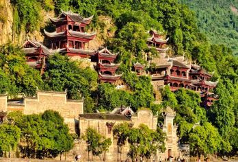 贵州贵阳出发包车9小时一天游镇远古城+青龙洞+石屏山快速打卡【舞阳河畔古城幽，青龙问道画中游。】