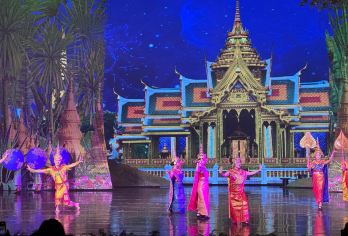 “澜沧江·湄公河之夜”歌舞篝火晚会一日游【民族歌舞，篝火狂欢，水灯祈福，特色自助餐】