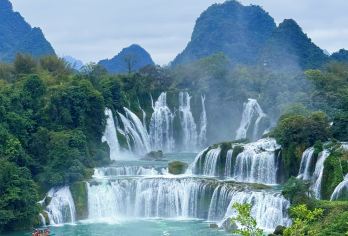 【广西崇左】德天瀑布+明仕田园+峒那屿湾【包车1日游】 【崇左，这座藏在中越边境的小城，用山水历史与秘境，悄悄“拿捏”了所有到访者的心】