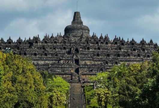 婆罗浮屠+苏丹皇宫+水宫+普兰班南一日游【独立成团、纯玩】【一日打卡四大文化地标：涵盖婆罗浮屠佛塔、普兰班南印度教遗址、苏丹皇宫及水宫，深度感受中爪哇历史脉络】