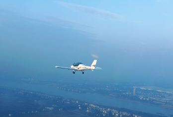 岳阳洋沙湖飞行体验【俯瞰洋沙湖/洞庭湖+驾驶体验+视频拍摄】【地处国家4A级景区核心，离长沙1小时车程，芙蓉北路直通基地，交通便捷。】