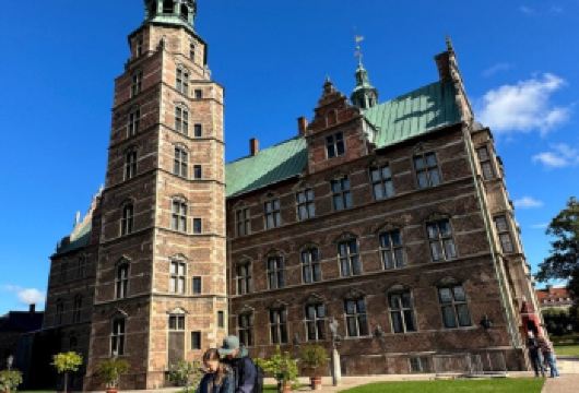 丹麦哥本哈根+美人鱼+罗森堡城堡一日游/行程可调-可定制【专属客服和本地中文司机，一家一团包车】