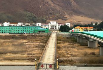 朝鲜族民俗园+图们口岸+网红墙一日游【6人团+上门接+纯玩】【纯玩无购物：咱家东北本地人，有啥说啥的敞亮人，重来不掖着藏着！】