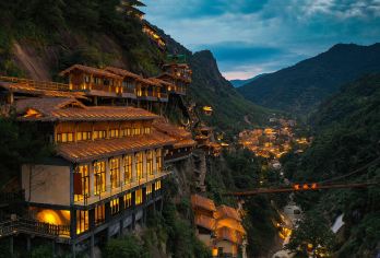 上饶望仙谷一日游【景德镇出发、国旅纯玩团、夜游打卡】【[热门景点]悬崖峭壁间的仙侠小镇】