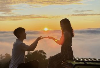 巴杜尔山吉普车日出与摄影（英语、印度尼西亚语、马来语）【与伴侣和家人一起在巴图尔山脚下拍摄美丽的风景照片。 提供巴图尔火山吉普车之旅，配备韩国导游，也可提供私人旅游服务。 享用简单的早餐，体验在巴图尔火山欣赏日出的非凡经历。】