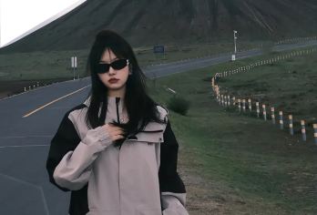 呼和浩特+辉腾锡勒草原+乌兰哈达火山【随走随停一6人小团】【《上门服务有保障》提供呼和浩特二环内免费上门接送，旅游行程结束免费送往所在酒店，不需要集合地集合。】