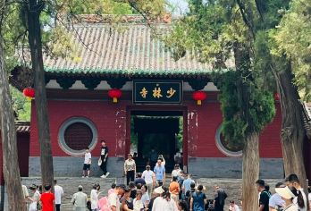 龙门石窟+少林寺一日游丨20人精品团丨赠送矿泉水丨头等舱座椅【精品小团、服务更细致、导游陪同讲解，深入了解石刻艺术文化；】