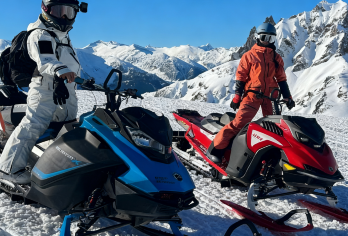 长白山雪地摩托激情体验一日游《星级服务》上门接送【长白山雪地摩托是体验冰雪速度与壮阔雪景的核心项目，能让你在林海雪原中穿梭，近距离感受长白山的凛冽与壮】