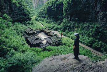 8人小团｜重庆武隆一日游B线｜天生三桥+龙水峡地缝+乌江画廊【[纯玩精品团]2-8人纯玩团，不进任何购物店，无任何套路，把时间完全交给景区！】