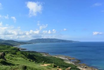 台湾垦丁国家公园+鹅銮鼻灯塔+龙磐公园+白沙湾海滩+船帆石【带你畅游自然奇景与艺术文化，从壮丽的海岸线到独特的艺术氛围，尽享南台湾的美丽与创意。】