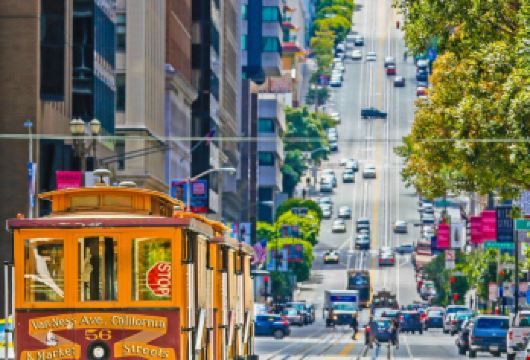 美国旧金山市区一日游【金门大桥/九曲花街/渔人码头】【旧金山三面环海，由50多个山丘组成】
